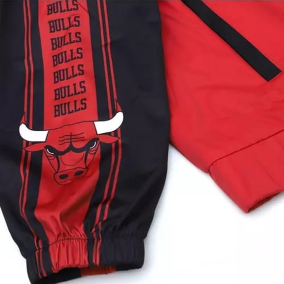 NWT Officially Licensed Chicago Bulls Throwback Team Jacket - Picture 5 of 9